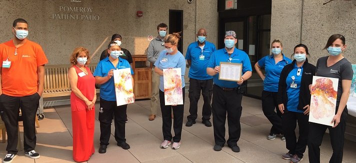 Robin Kasowitz presents art to staff